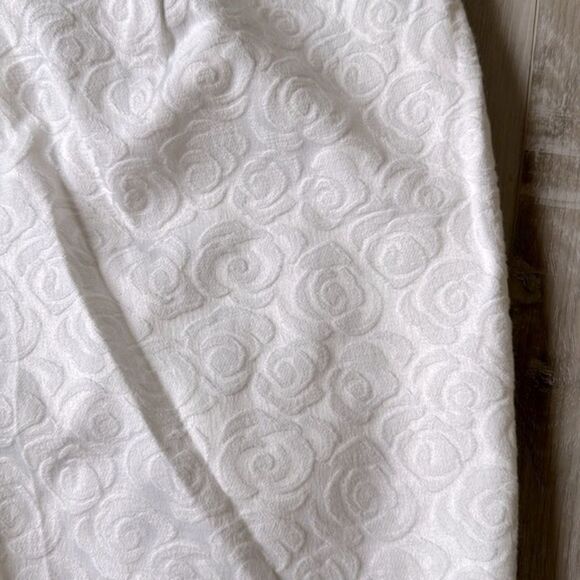 Kasper White Dress Pants With Rose Detailing Size 8 - Picture 2 of 6